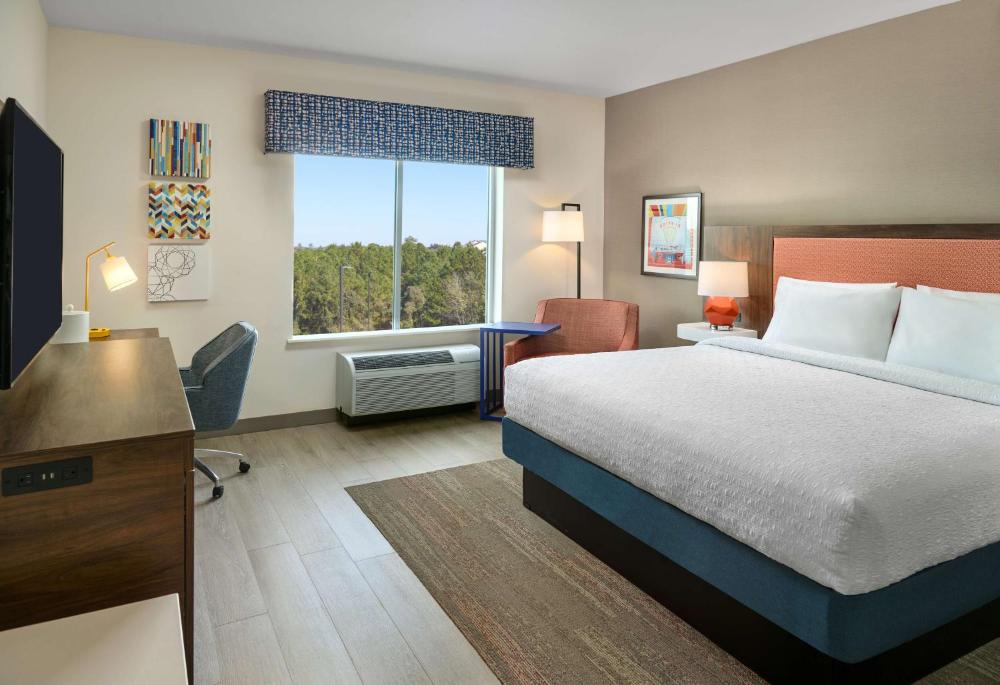King Room - Non-Smoking interior